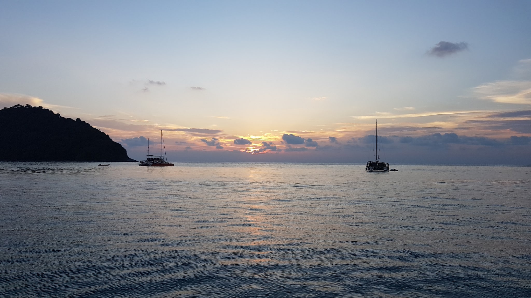 sunset dinner yacht